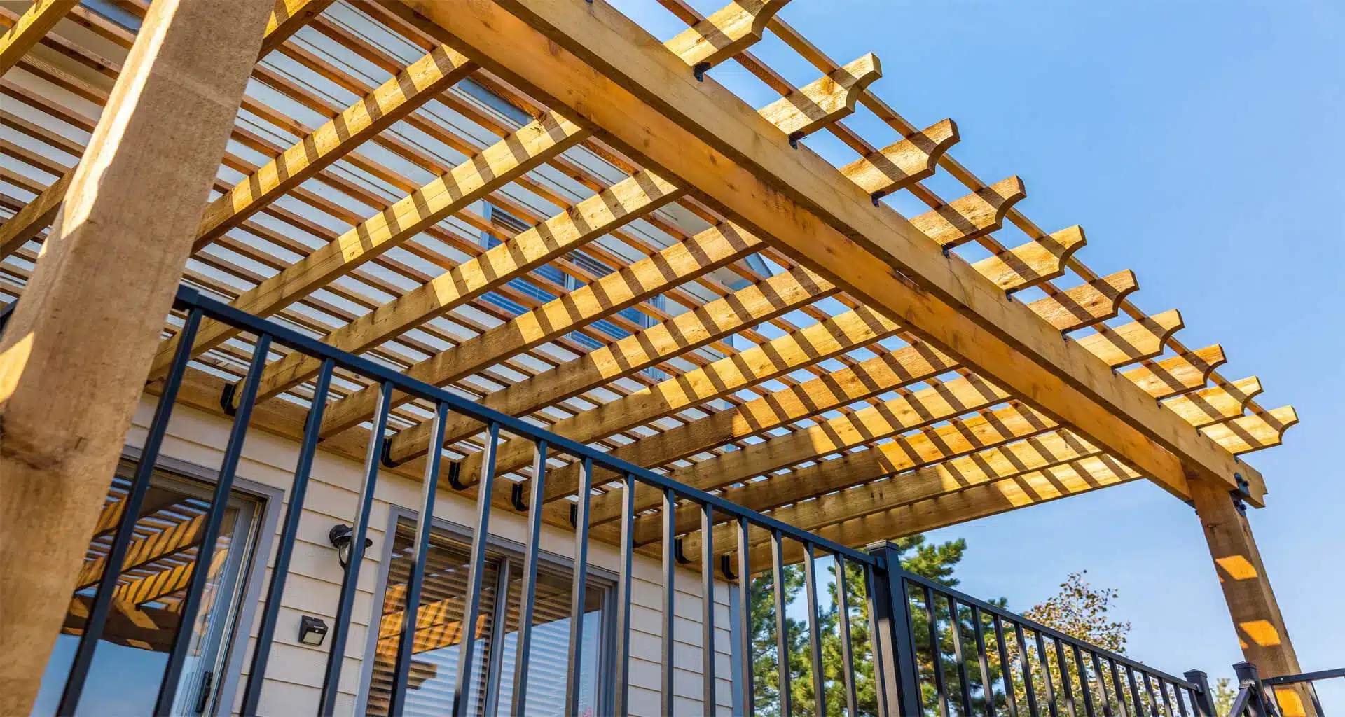 Louvered Roof Wooden pergola in deck ideas - Pergolas Builder and contractor in Colorado