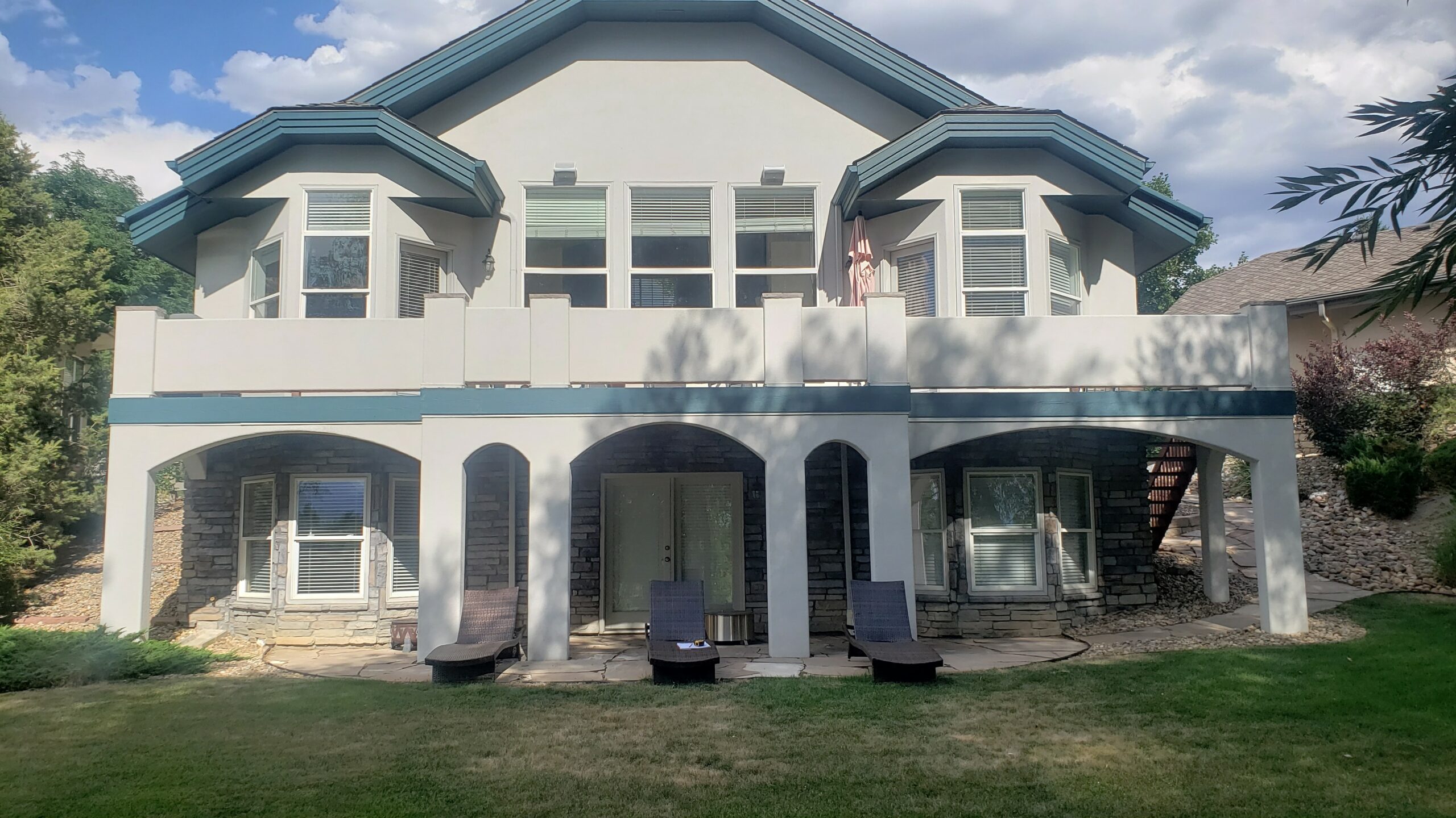 Modern Lafayette Curved Deck with Stone Columns 1